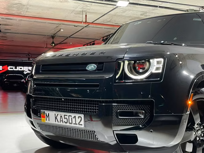 Land Rover Defender 2024