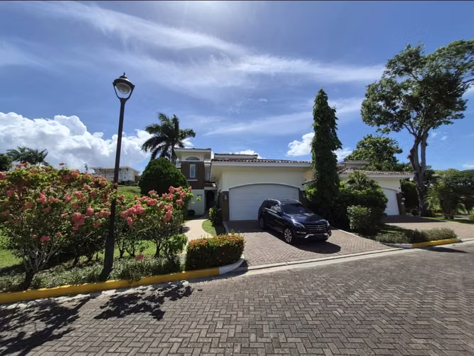 Casa en Tucan Country Club