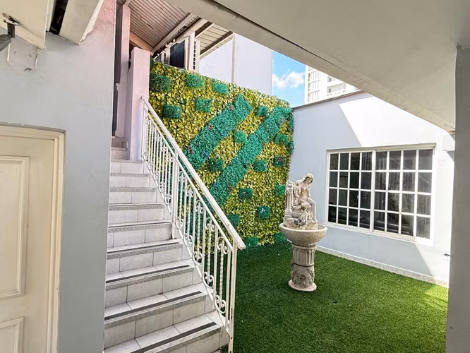 Venta de Local Comercial con terreno en Avenida Ecuador