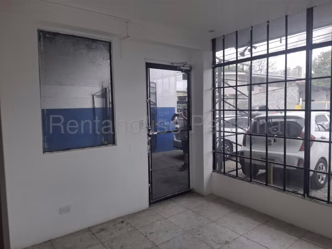 Venta de Galera en Parque Lefevre ANL