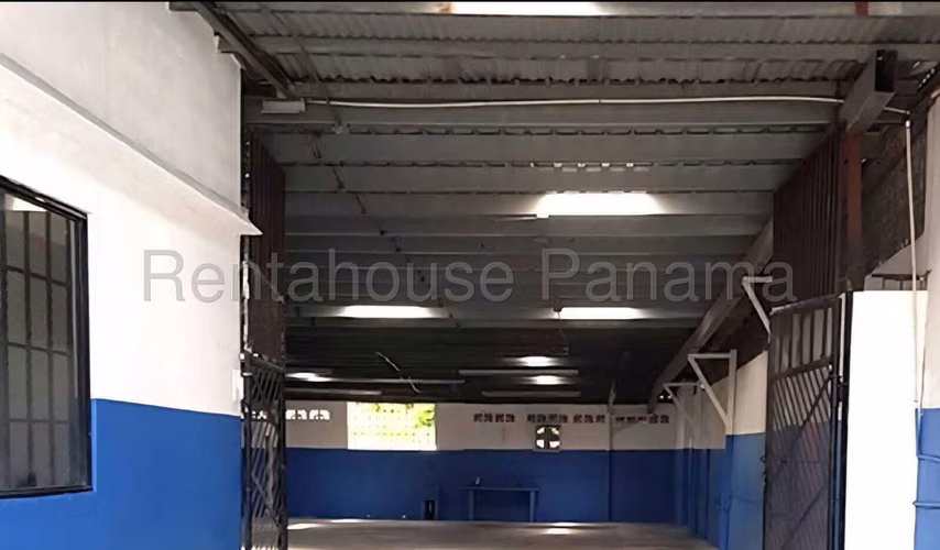 Venta de Galera en Parque Lefevre ANL