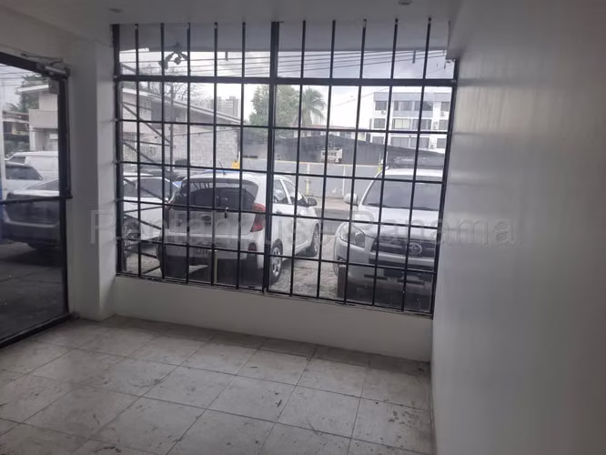 Venta de Galera en Parque Lefevre ANL