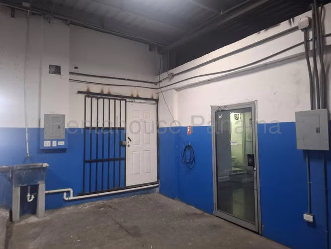 Venta de Galera en Parque Lefevre ANL
