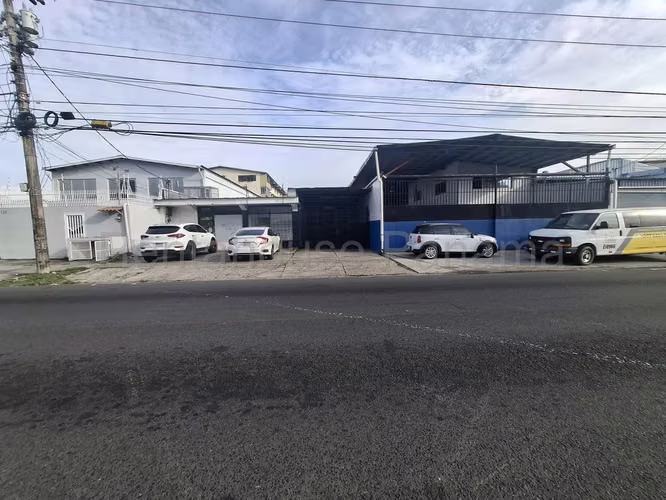Venta de Galera en Parque Lefevre ANL