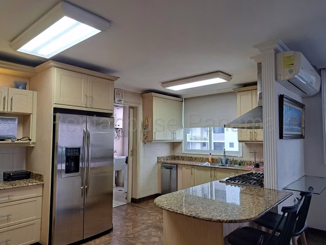 Venta de Apartamento en Calle 50 Ph Bahia Obarrio NS