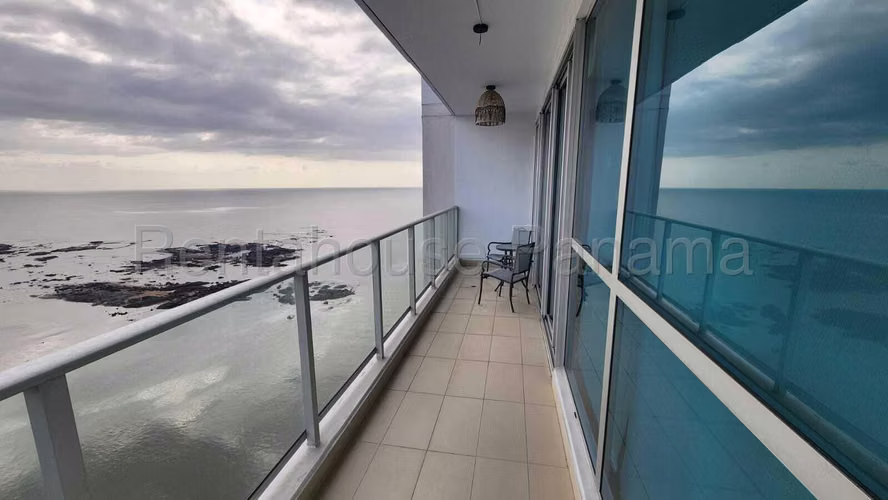Vendo Apartamento en el Cangrejo luxor OF 24-3946