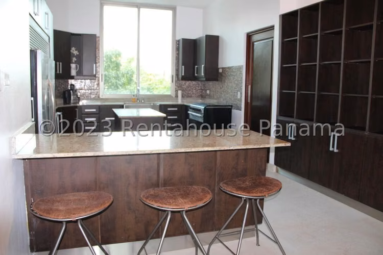 Vendo Apartamento en altos de Amador OF 25-4221