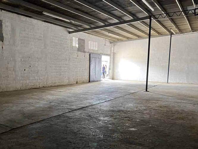 ALQUILER GALERA CARRASQUILLA 700M2 UBICACIÓN CENTRICA MLD