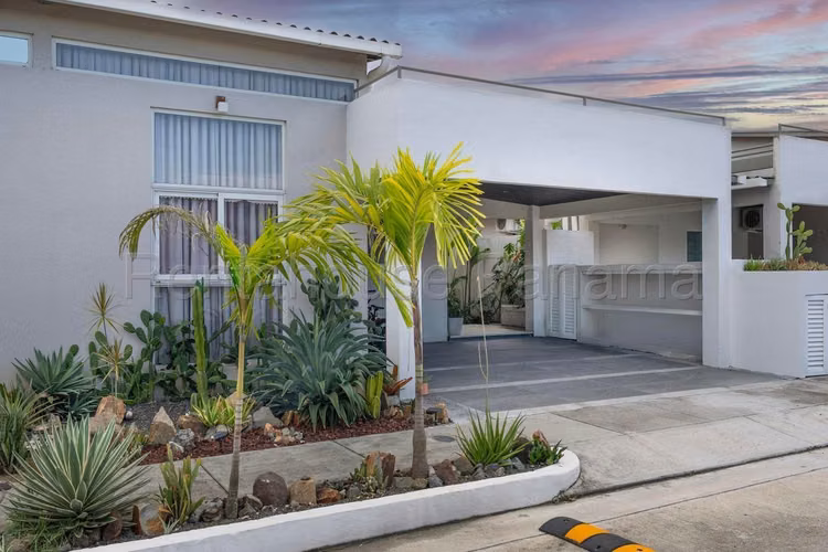 Casa en Alquiler en Costa Sur 26*3014Mfk