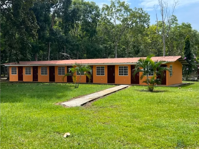 VENTA FINCA PROYECTO COMERCIAL RÍO HATO CON PISCINA CV