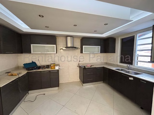 Venta Casa Limajo Altos de Santa Maria 26YCG7740