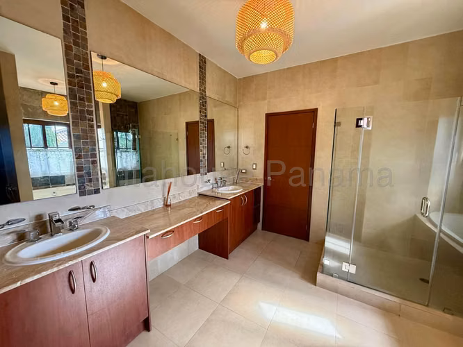 Casa en Alquiler en Costa sur 26*6820Mfk