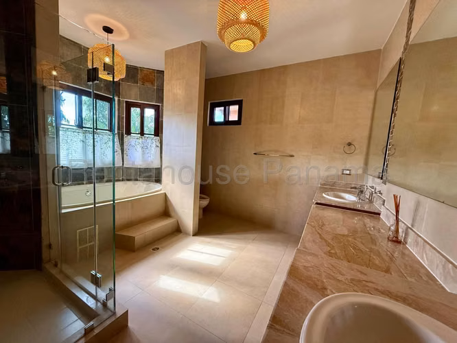 Casa en Alquiler en Costa sur 26*6820Mfk