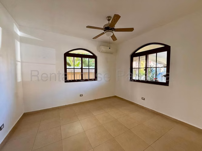 Casa en Alquiler en Costa sur 26*6820Mfk