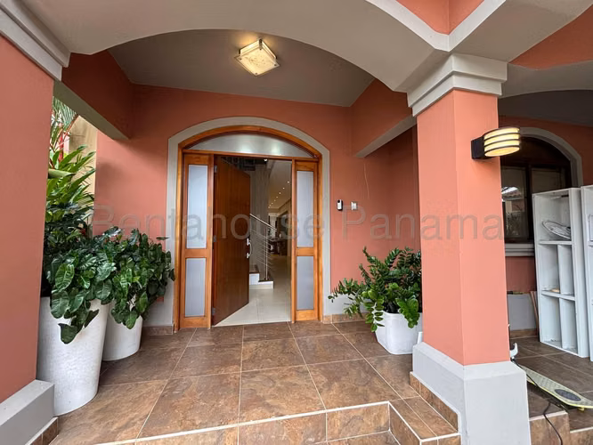 Casa en Alquiler en Costa Sur 26*3783Mfk