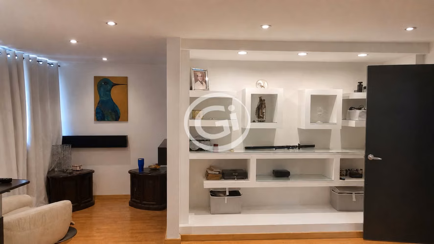 Venta Amplia Casa Obarrio. 6 Estacionamientos. Ideal para Negocio
