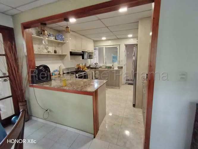 Vendo Casa de 235 m² en La Fontana, Reparto Nuevo Panamá 26-6406GG