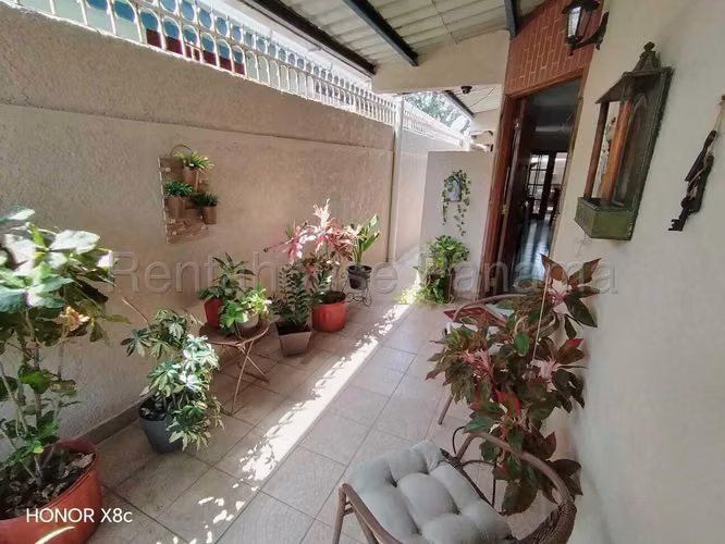 Vendo Casa de 235 m² en La Fontana, Reparto Nuevo Panamá 26-6406GG