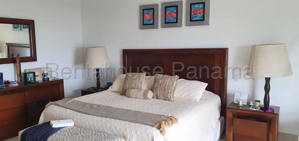 Se Alquila Apartamento en Costa del Este LA26-7932