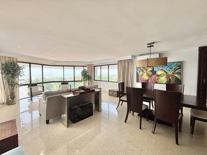 Apartamento de Lujo en Marina del Rey – Un Respiro de Exclusividad con Vista al Mar.