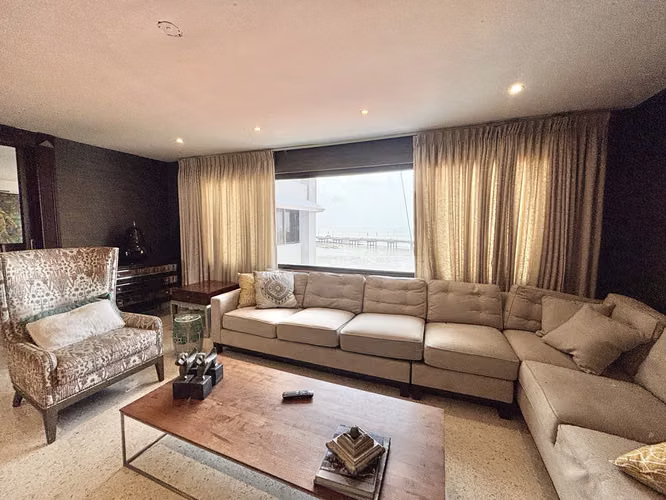 Apartamento de Lujo en Marina del Rey – Un Respiro de Exclusividad con Vista al Mar.