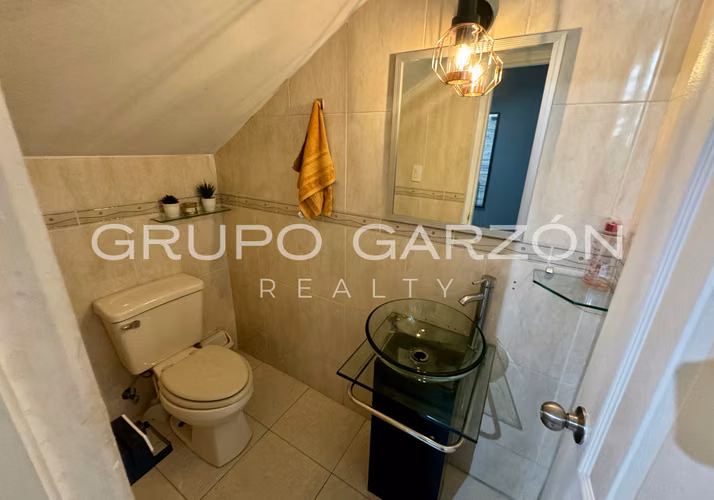 Venta de casa amoblada duplex 2 pisos en Villa Lucre (Los Azores)