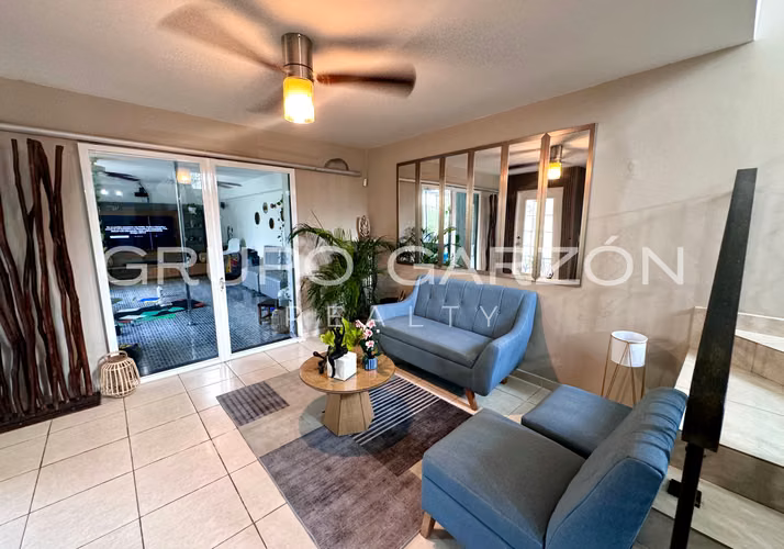 Venta de casa amoblada duplex 2 pisos en Villa Lucre (Los Azores)