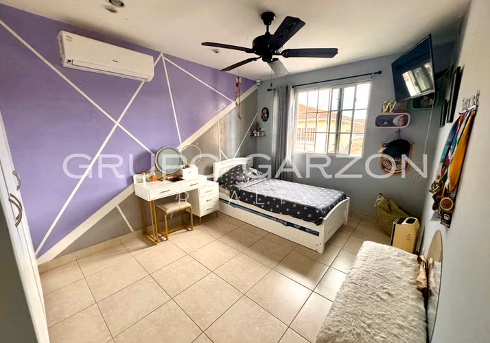 Venta de casa amoblada duplex 2 pisos en Villa Lucre (Los Azores)
