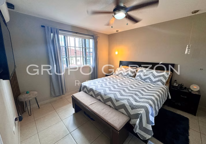 Venta de casa amoblada duplex 2 pisos en Villa Lucre (Los Azores)