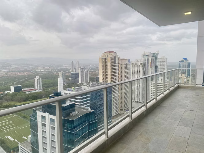 Alquiler de Penthouse con jacuzzi en el PH Regalia - Costa del Este