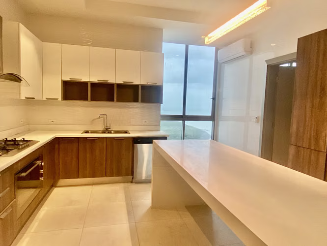 Alquiler de Penthouse con jacuzzi en el PH Regalia - Costa del Este