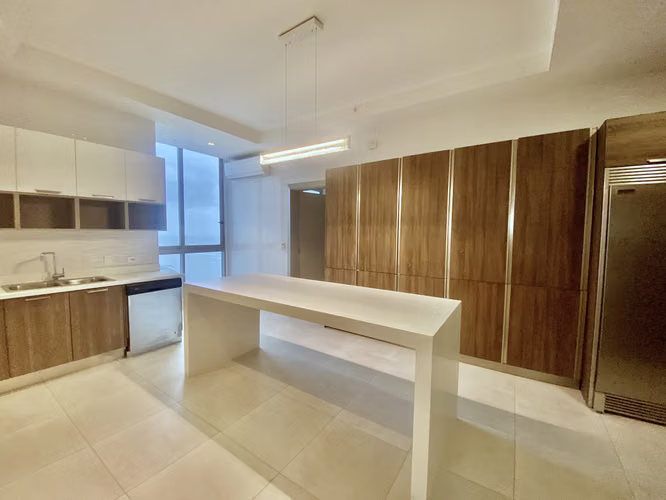 Alquiler de Penthouse con jacuzzi en el PH Regalia - Costa del Este