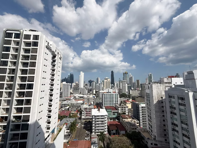 Apartamento Espacioso en Venta en El Cangrejo en Solaris