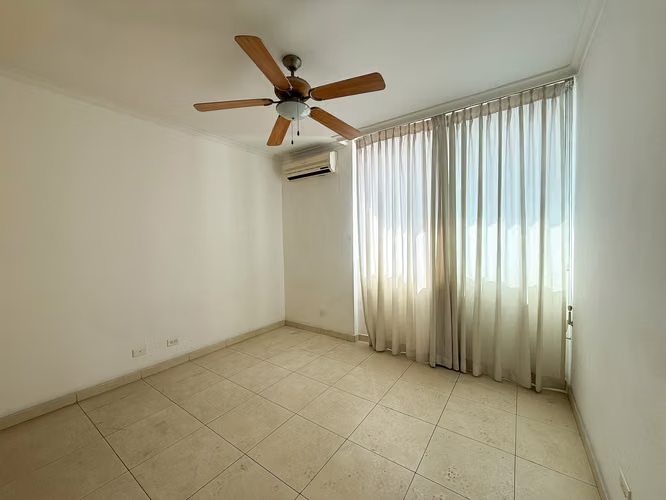 Apartamento Espacioso en Venta en El Cangrejo en Solaris