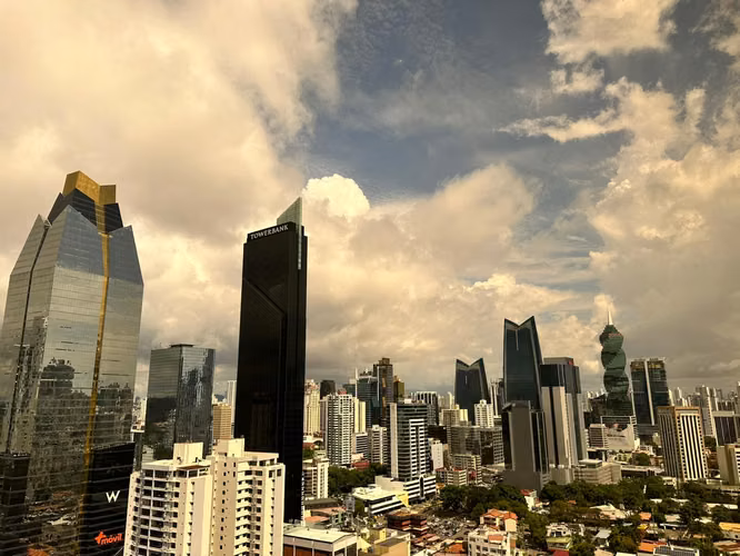 Venta de Apartamento en Waldorf Astoria | Amoblado | Calle Uruguay