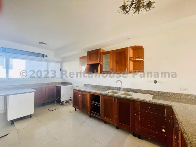 Se Vende Apartamento en Avenida Balboa YDU