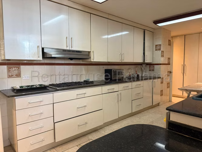Se Vende Apartamento en Avenida Balboa YDU