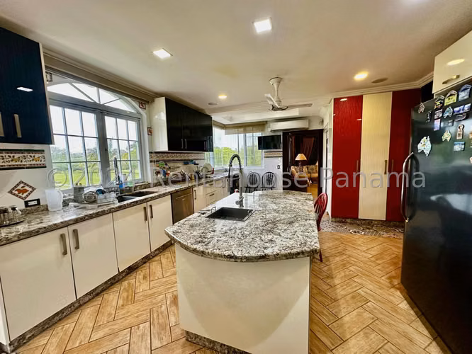 Se Vende Casa en Brisas Del Golf YDU