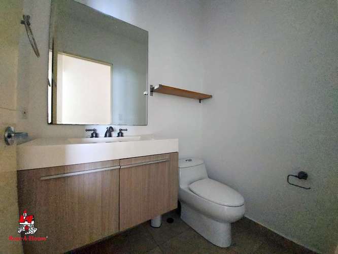 Apartamento en Venta en Avenida Balboa. H2O ON THE OCEAN. 2 Parking y Depósito - Imagen 8