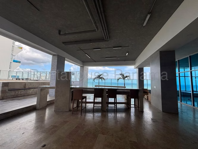 Apartamento en Venta en Avenida Balboa. H2O ON THE OCEAN. 2 Parking y Depósito