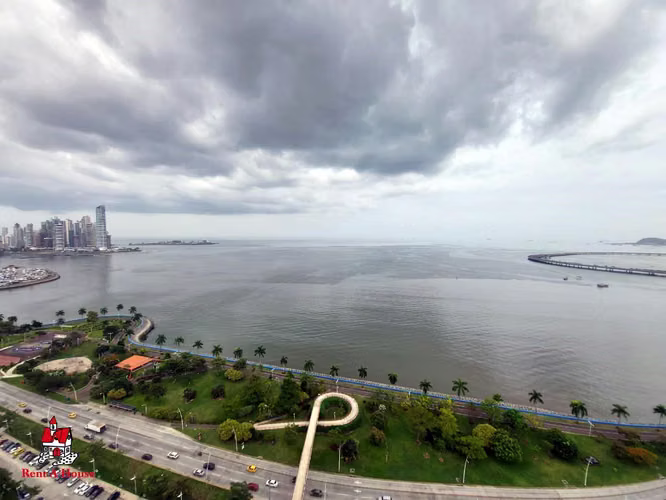 Apartamento en Venta en Avenida Balboa. H2O ON THE OCEAN. 2 Parking y Depósito