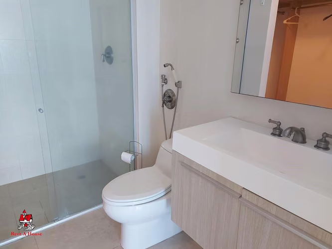 Apartamento en Venta en Avenida Balboa. H2O ON THE OCEAN. 2 Parking y Depósito