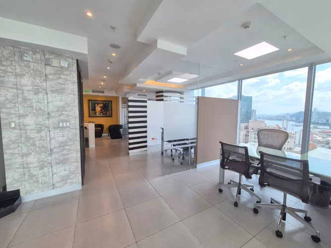 SE ALQUILA OFICINA REMODELADA AMOBLADA EN OCEANIA BUSINESS CENTER PUNTA PACIFICA