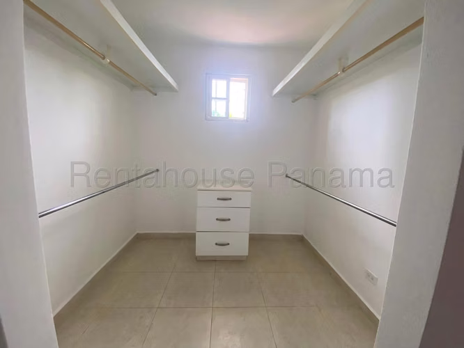 Se Vende Casa en Costa Sur MDV26-5991