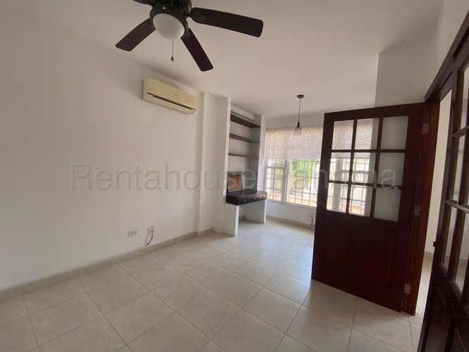 Se Vende Casa en Costa Sur MDV26-5991
