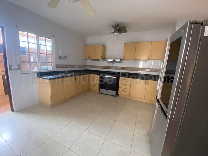 Se Vende Casa en Costa Sur MDV26-5991