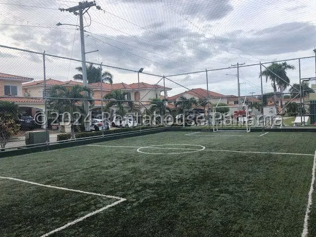 Se Vende Casa en Costa Sur MDV26-5991