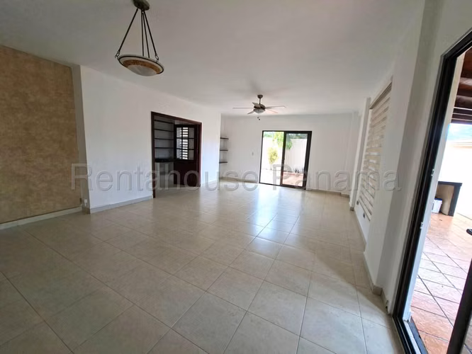 Se Vende Casa en Costa Sur MDV26-5991