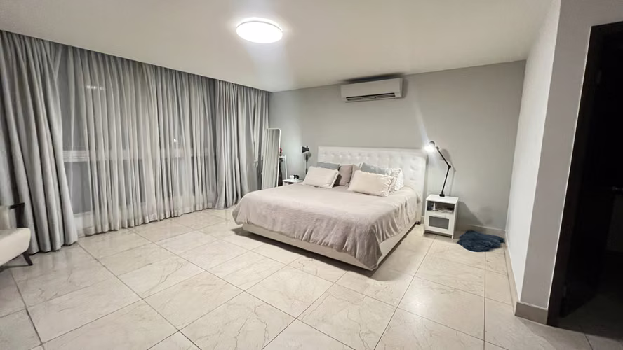 Apartment for Sale, Balboa Avenue
