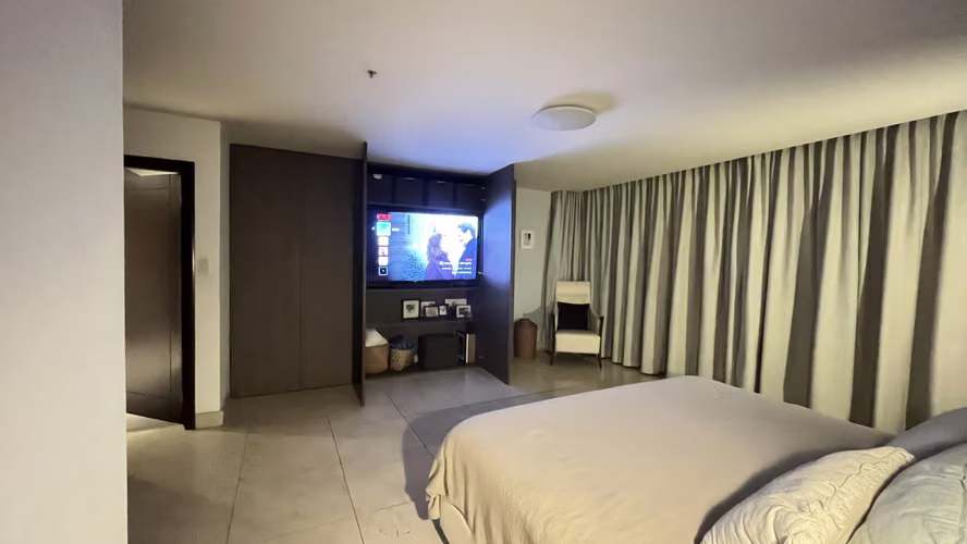 Apartment for Sale, Balboa Avenue